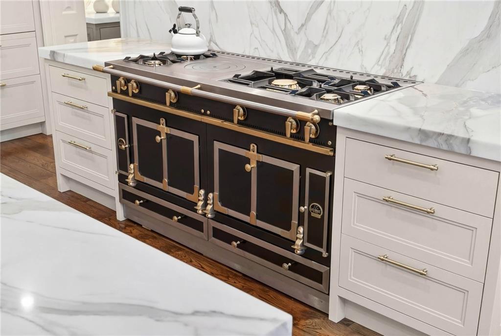 660 W Conway Drive NW