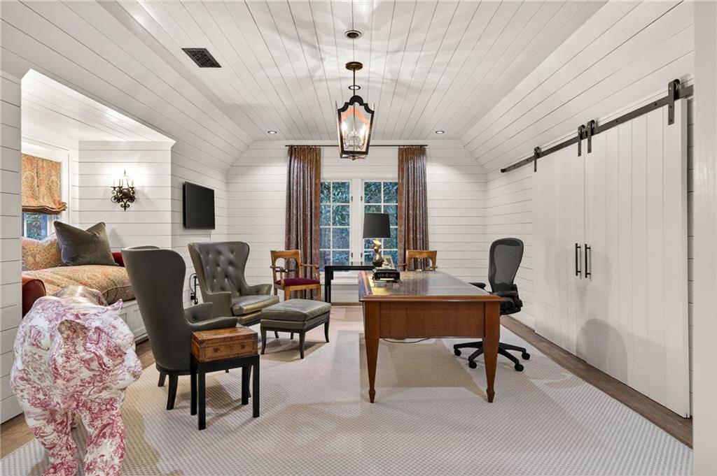 660 W Conway Drive NW