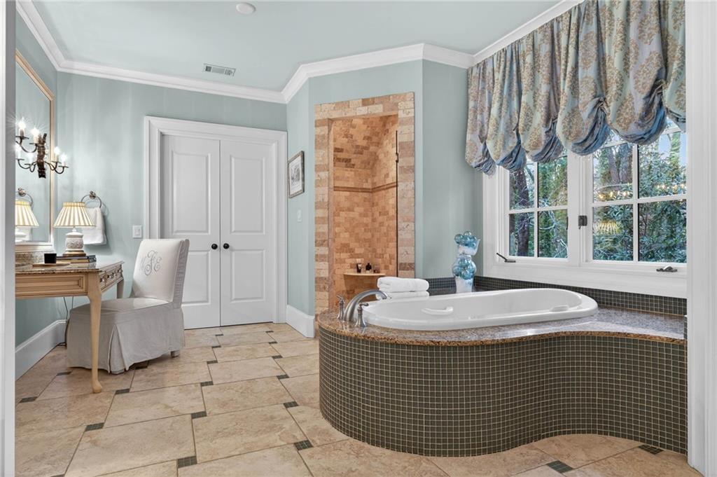 660 W Conway Drive NW