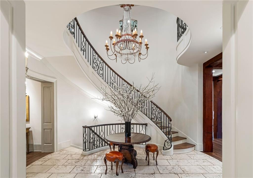 660 W Conway Drive NW