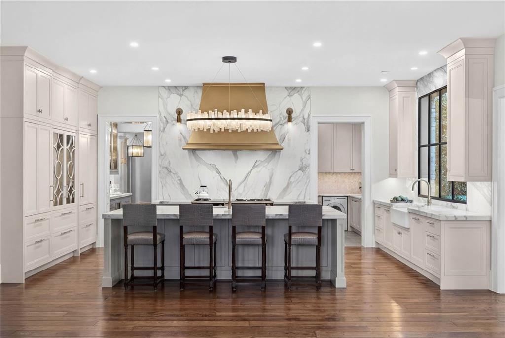 660 W Conway Drive NW