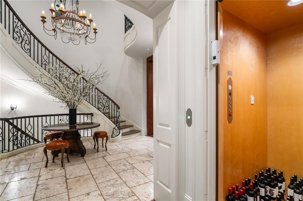 660 W Conway Drive NW