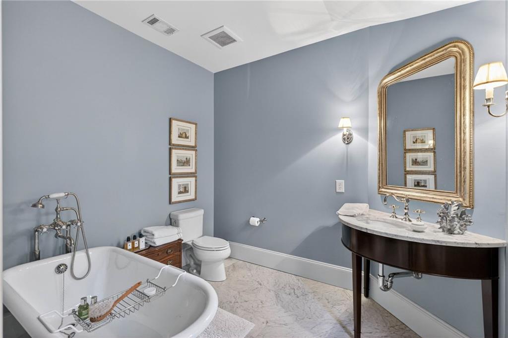 660 W Conway Drive NW