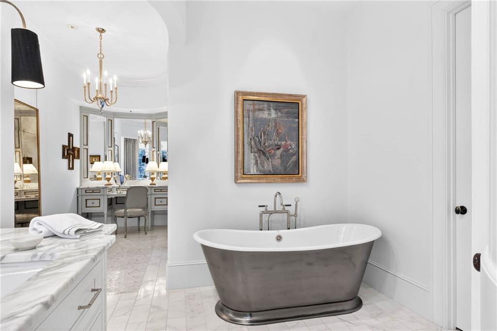 660 W Conway Drive NW