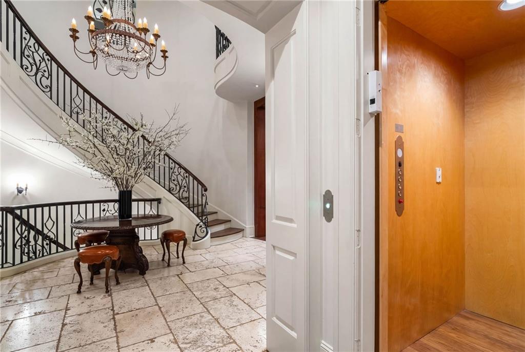 660 W Conway Drive NW