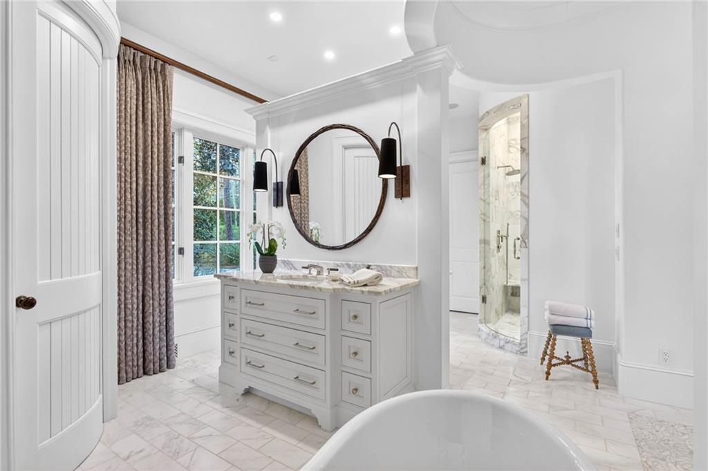 660 W Conway Drive NW