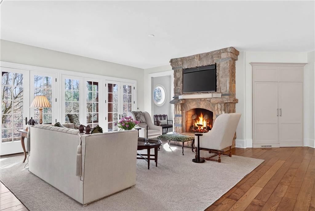 660 W Conway Drive NW