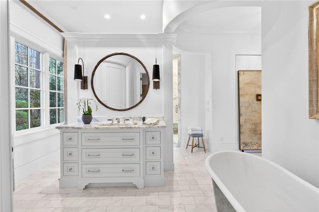 660 W Conway Drive NW