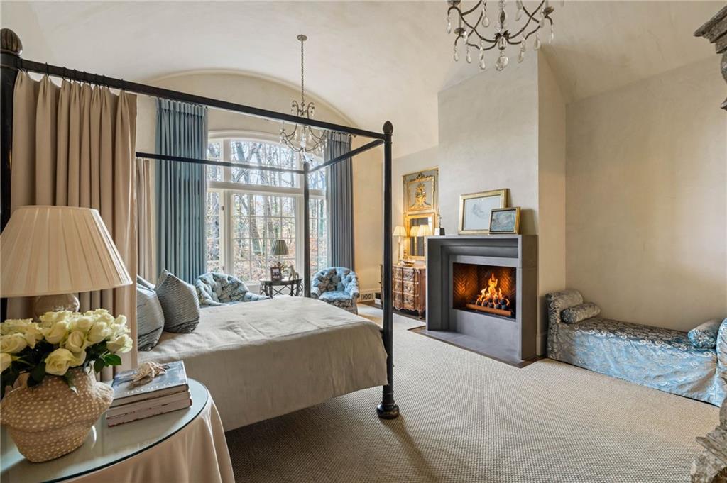 660 W Conway Drive NW