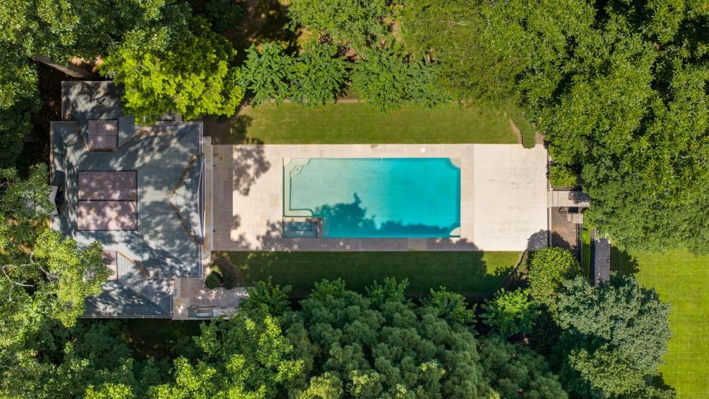 2485 W Wesley Road NW
