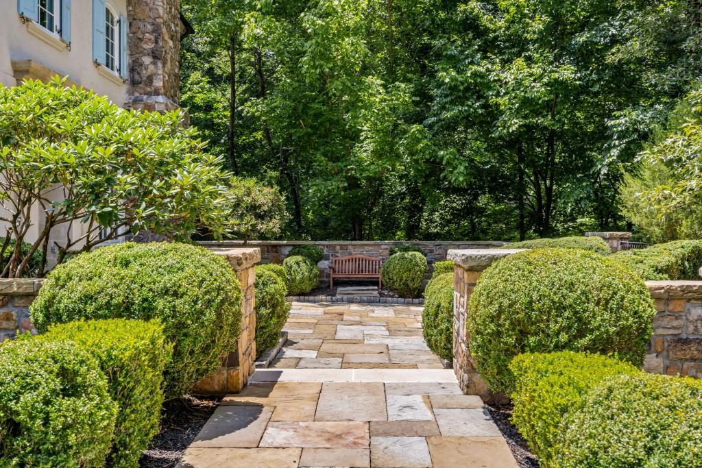 2485 W Wesley Road NW