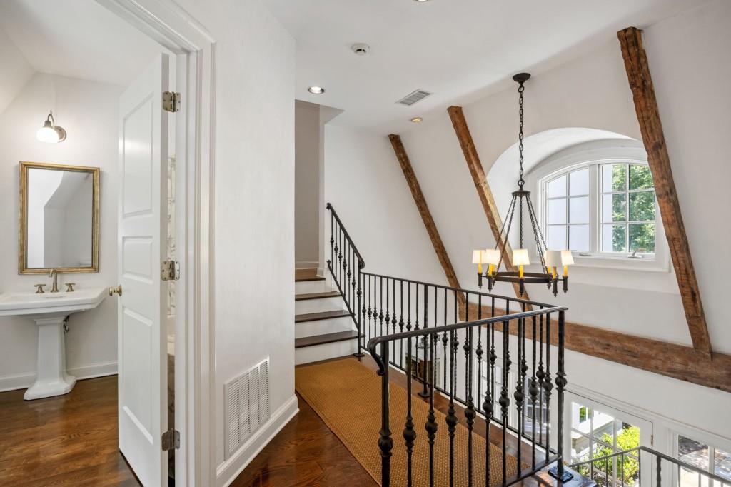 2485 W Wesley Road NW