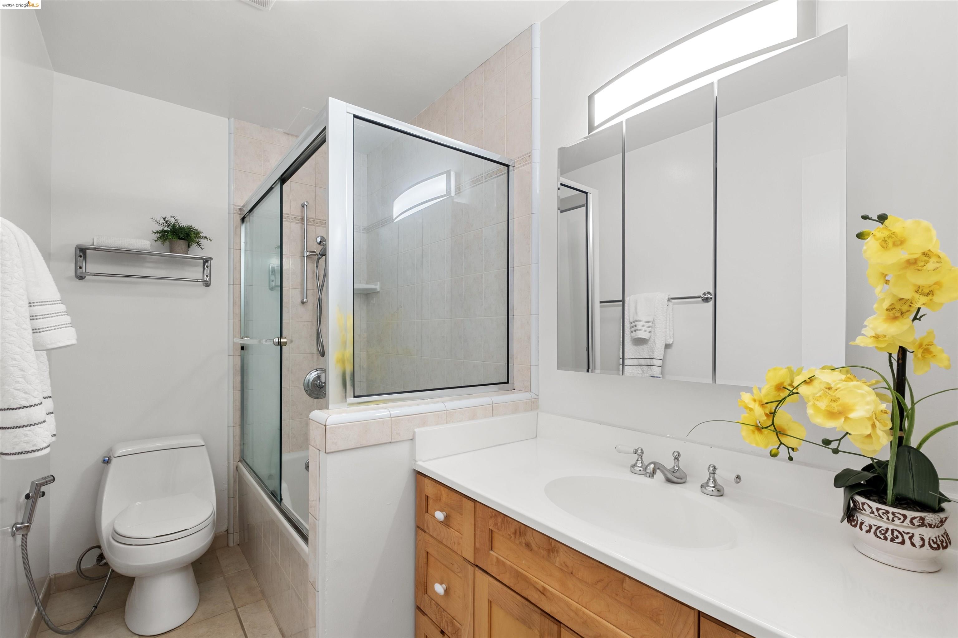 8 Captain Drive # E364