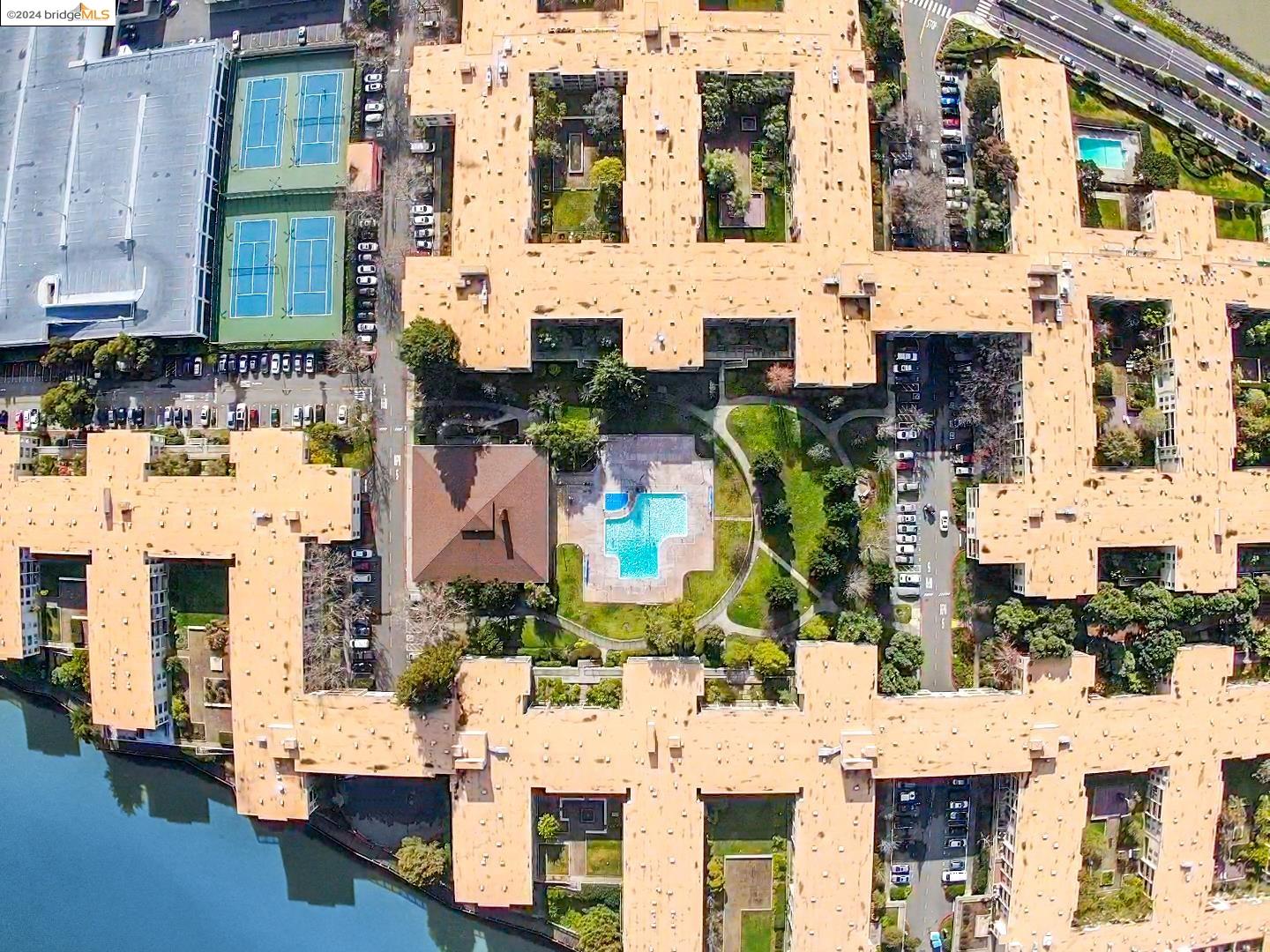 8 Captain Drive # E364