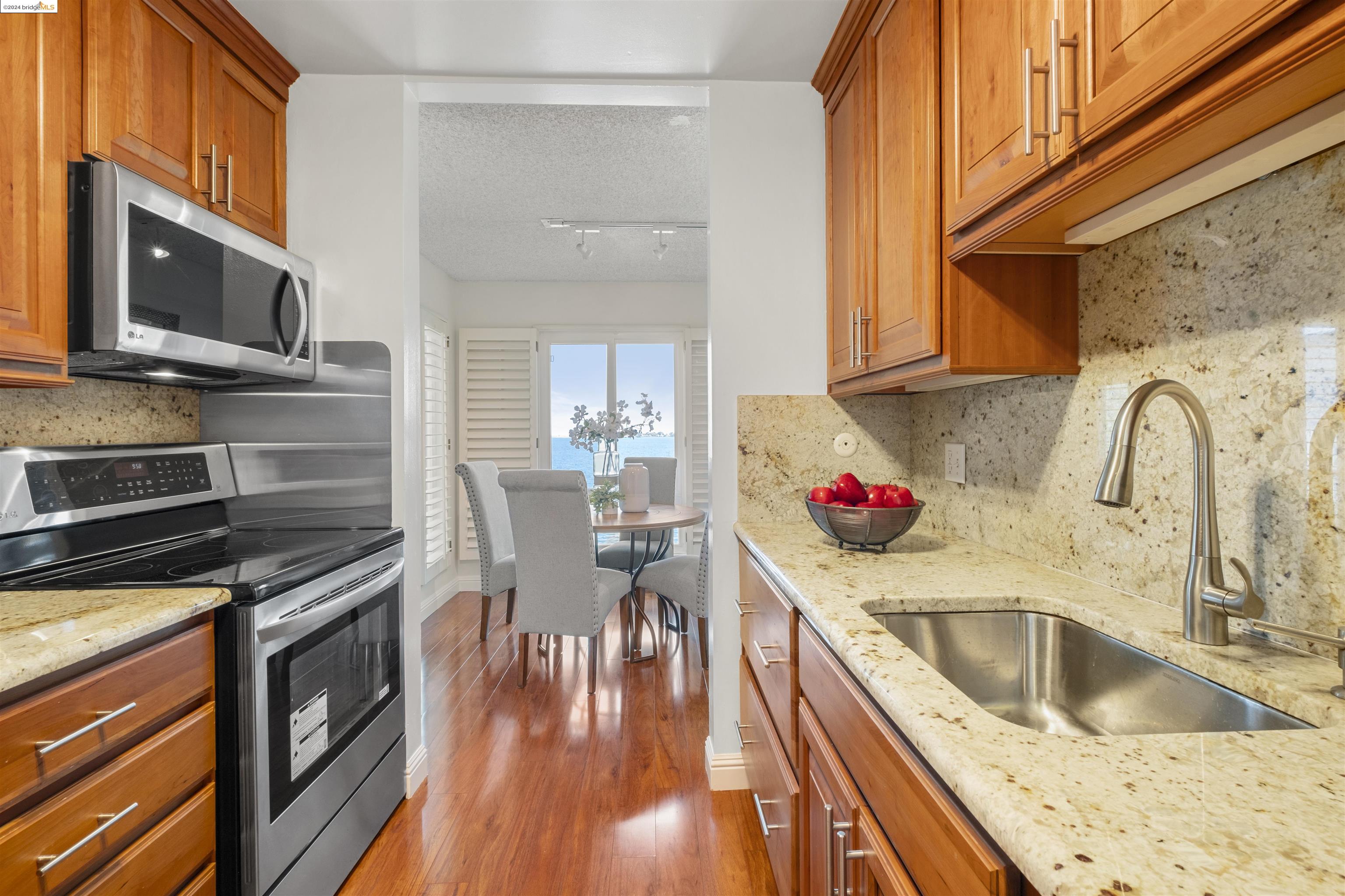 8 Captain Drive # E364