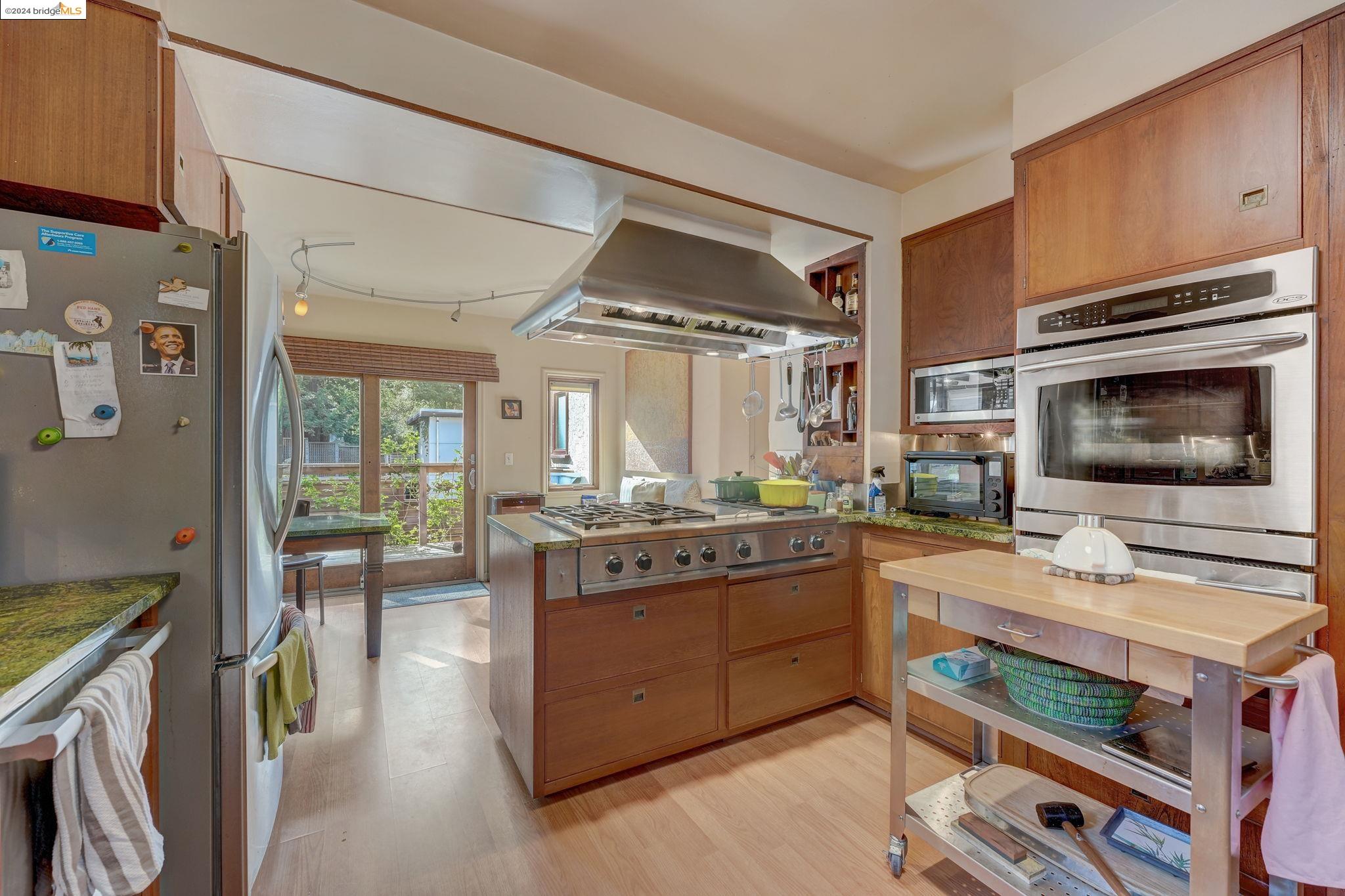2520 Marin Ave