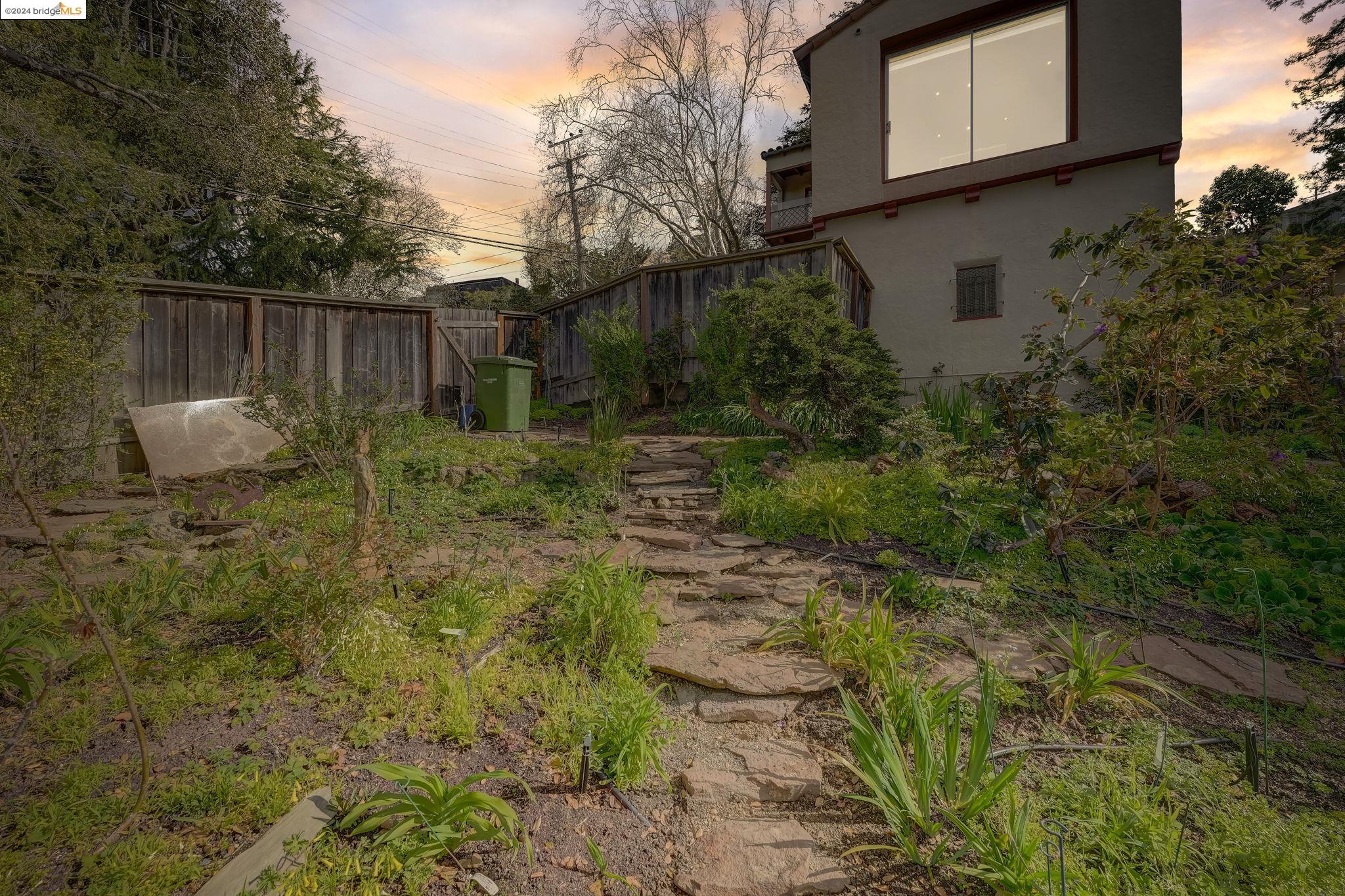 2520 Marin Ave