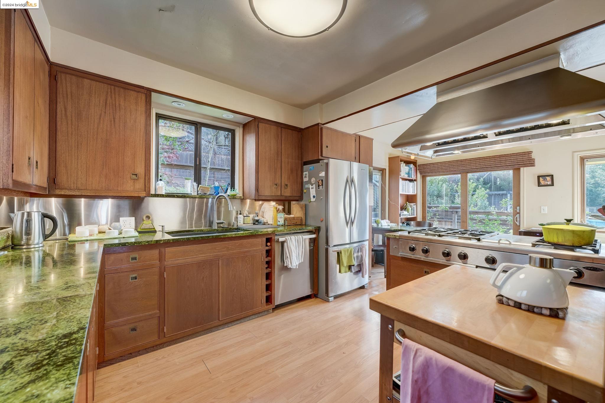 2520 Marin Ave