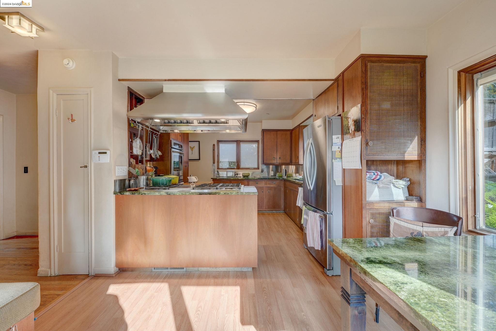 2520 Marin Ave