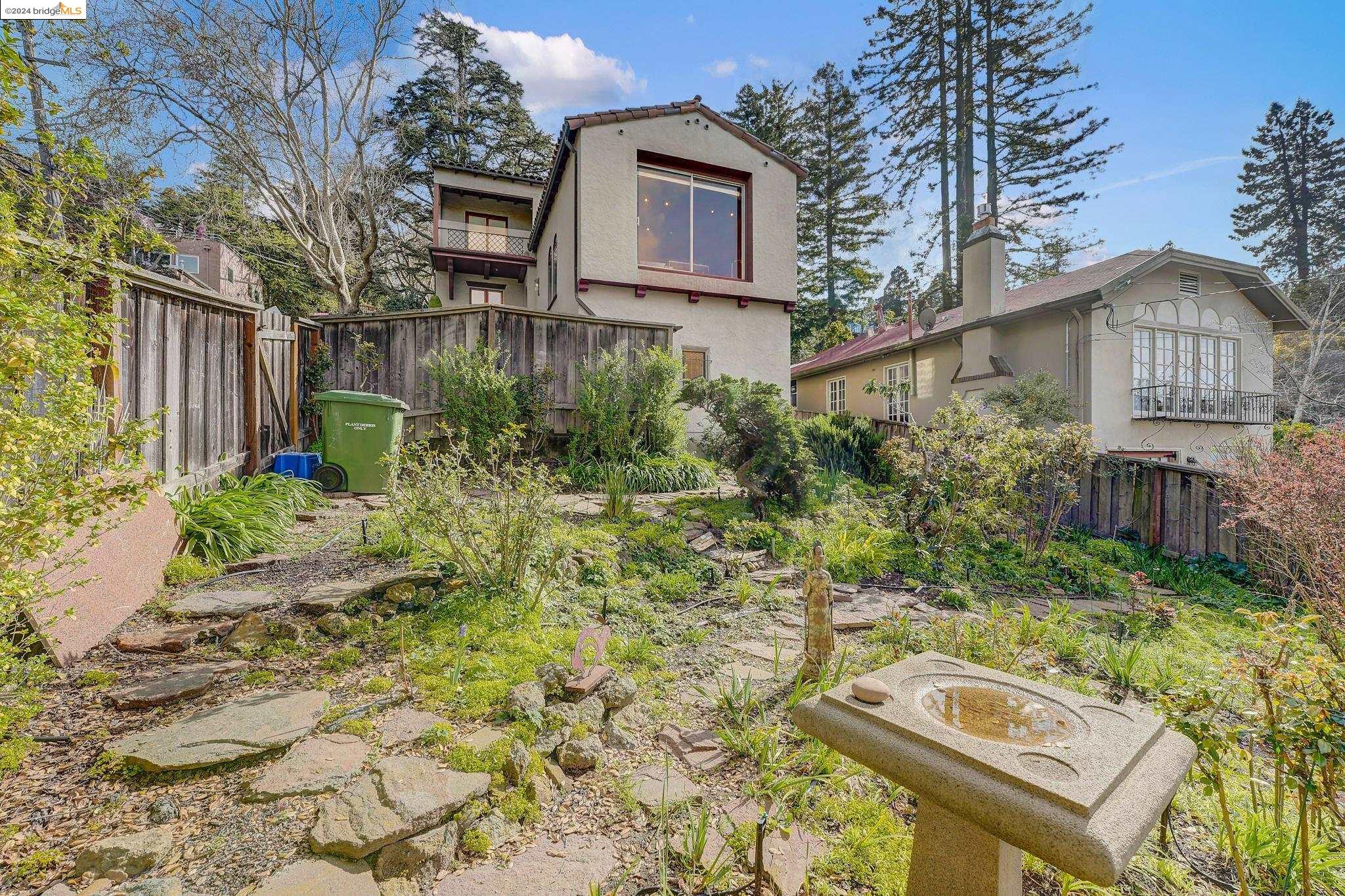 2520 Marin Ave