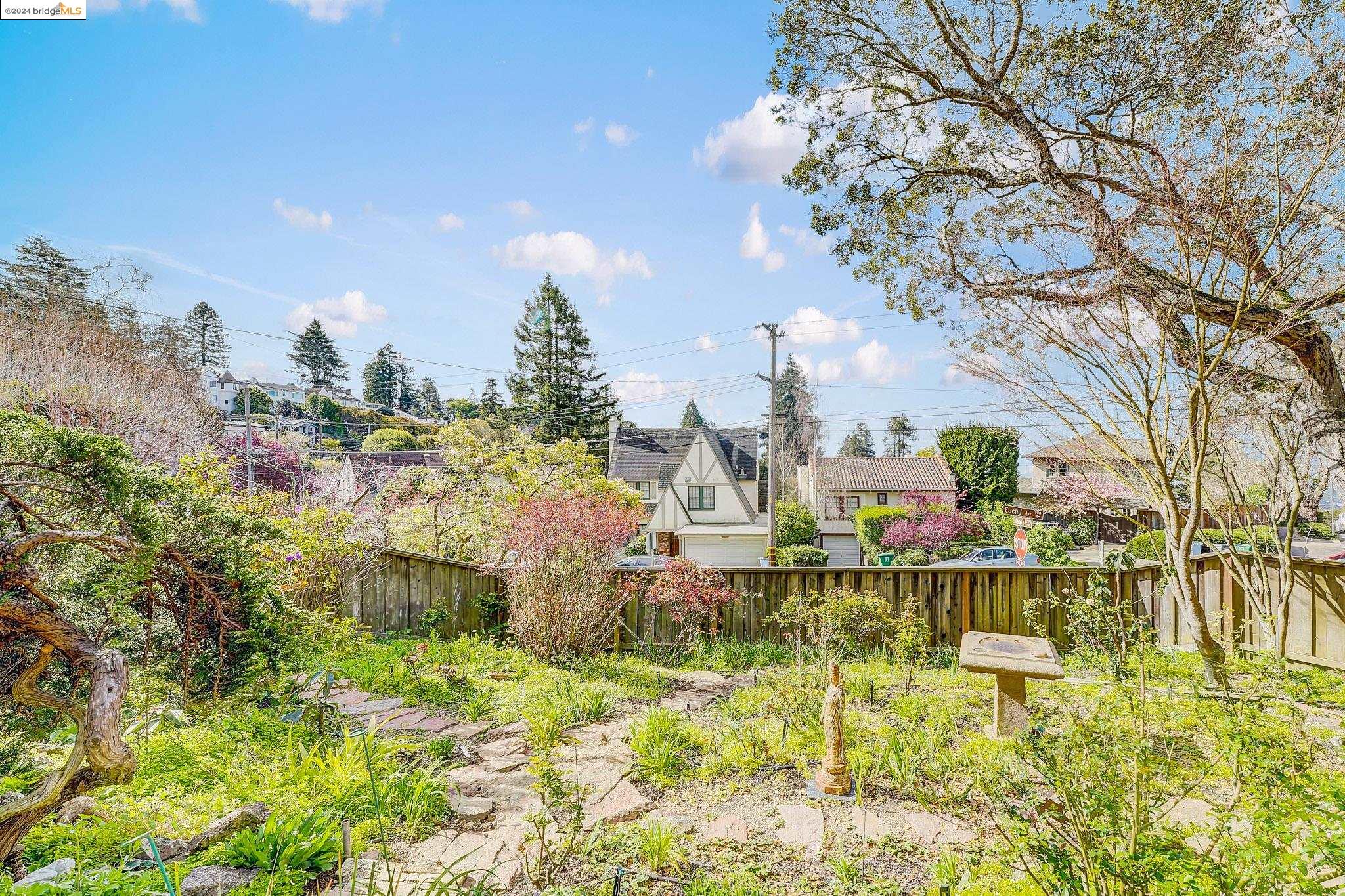 2520 Marin Ave