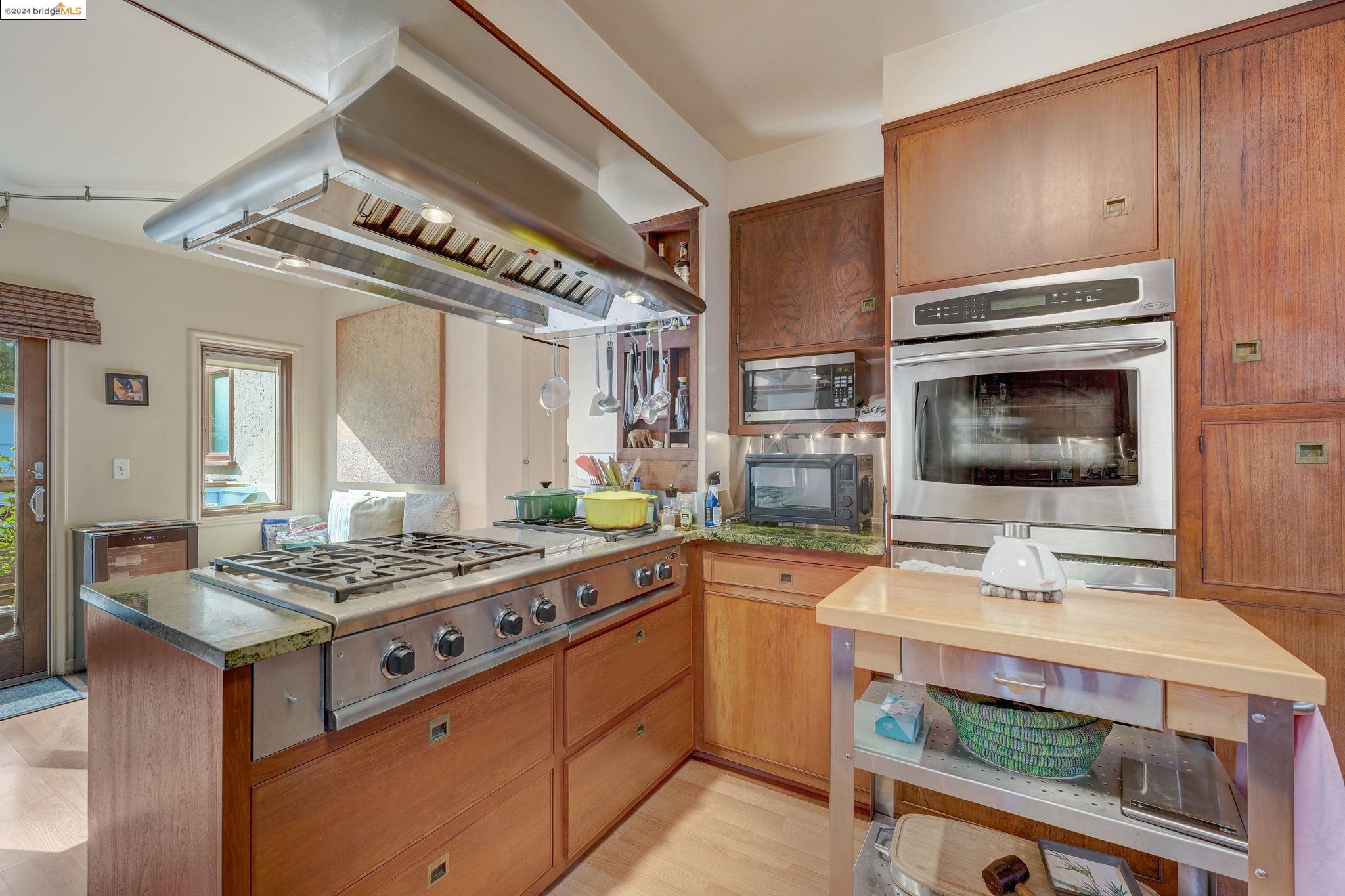 2520 Marin Ave