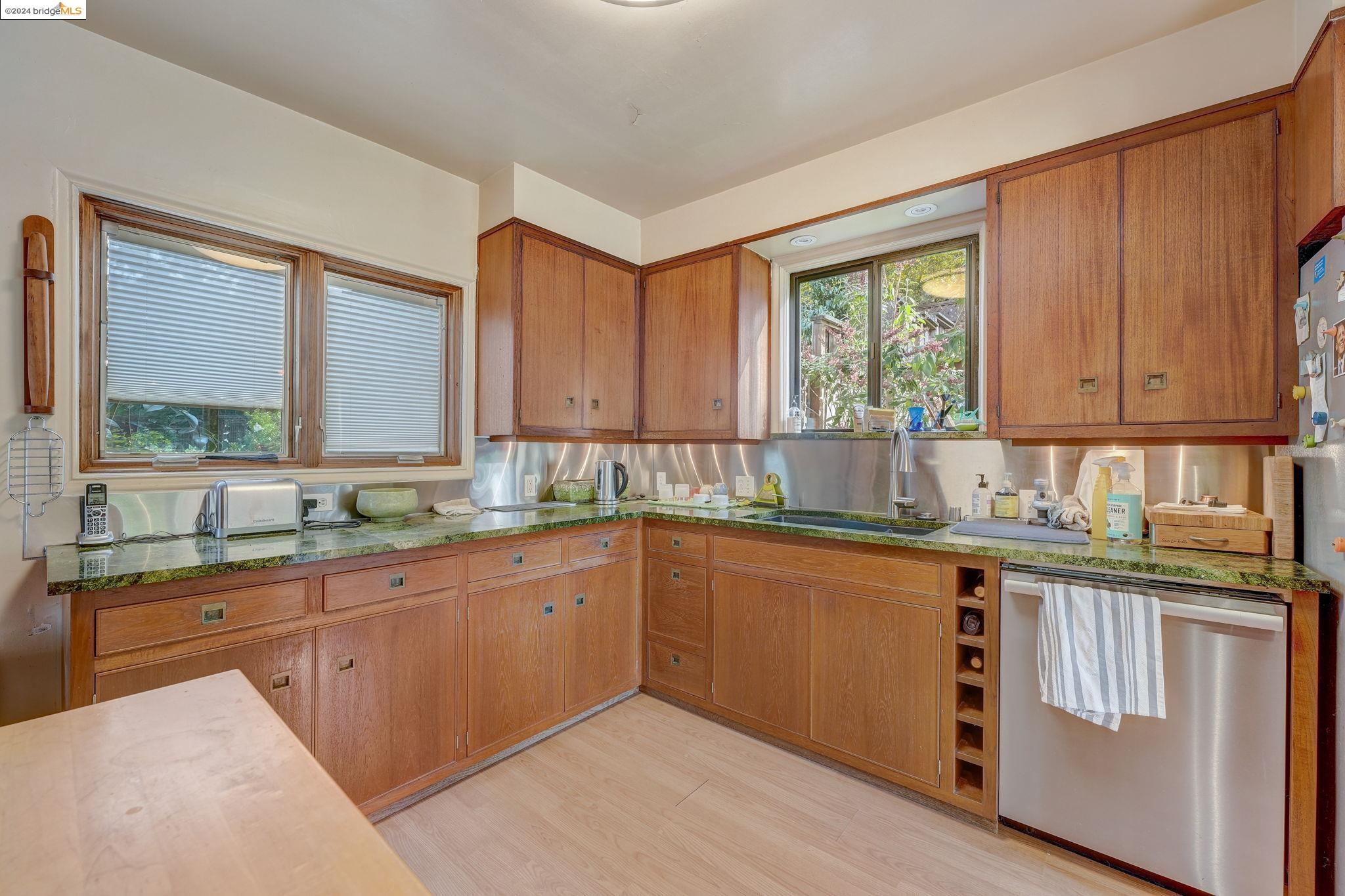 2520 Marin Ave