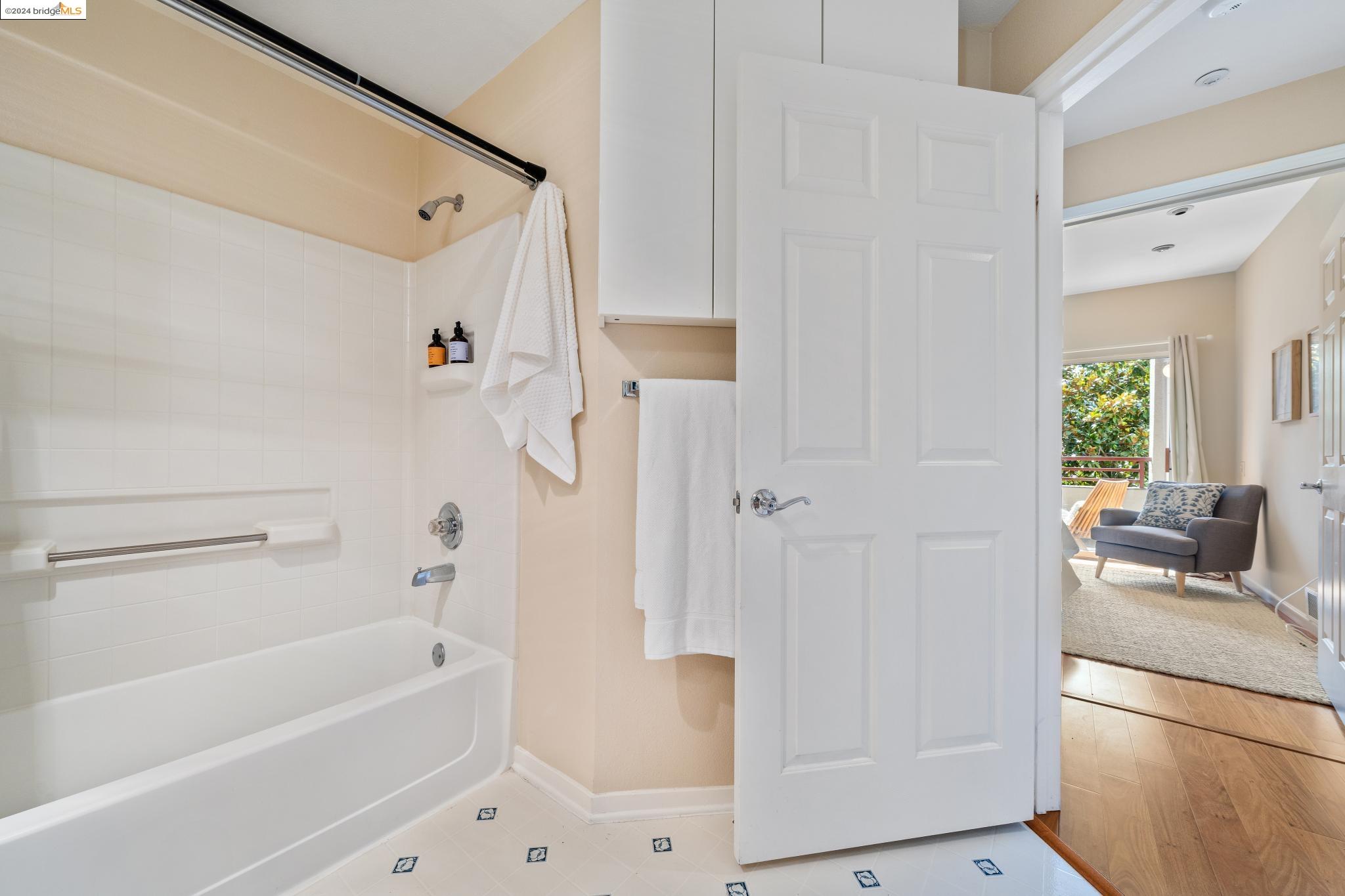 280 Caldecott Ln # 225