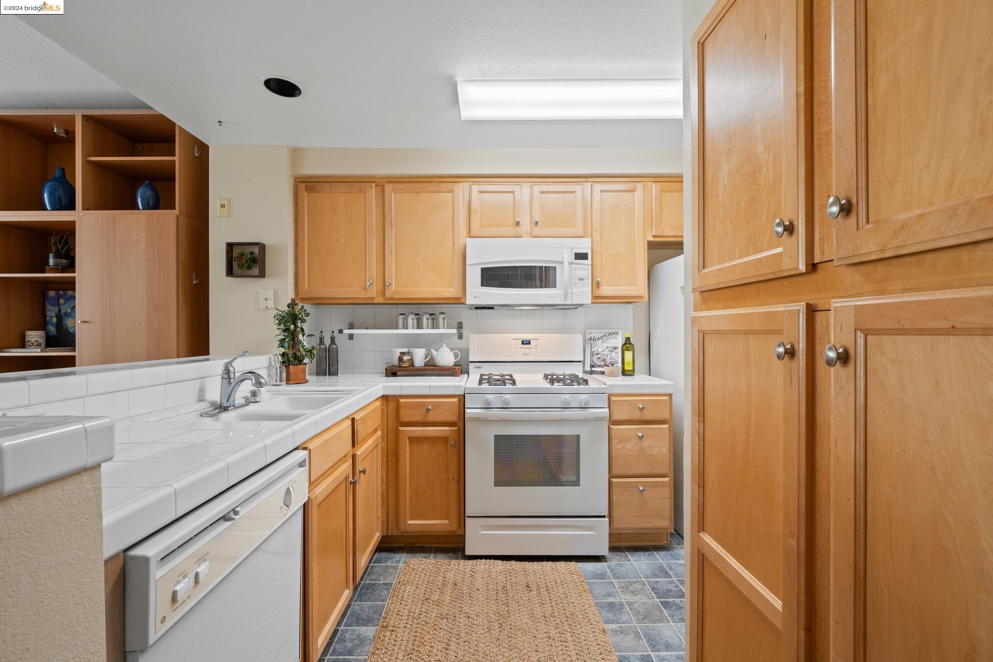 280 Caldecott Ln # 225