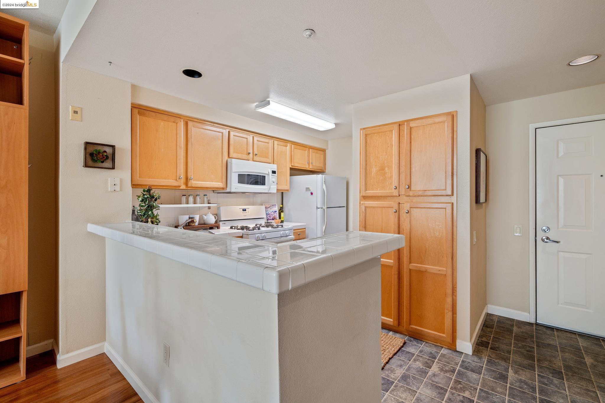 280 Caldecott Ln # 225