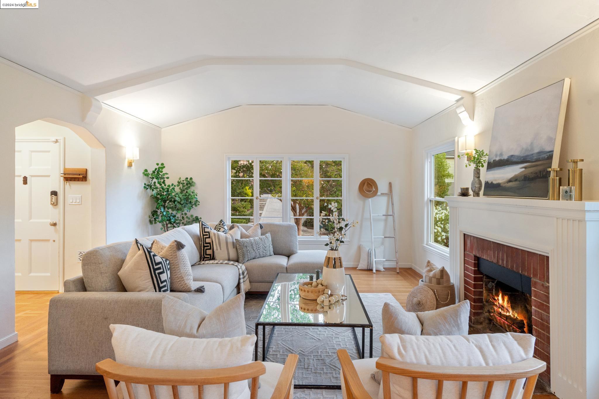 4047 Harding Way