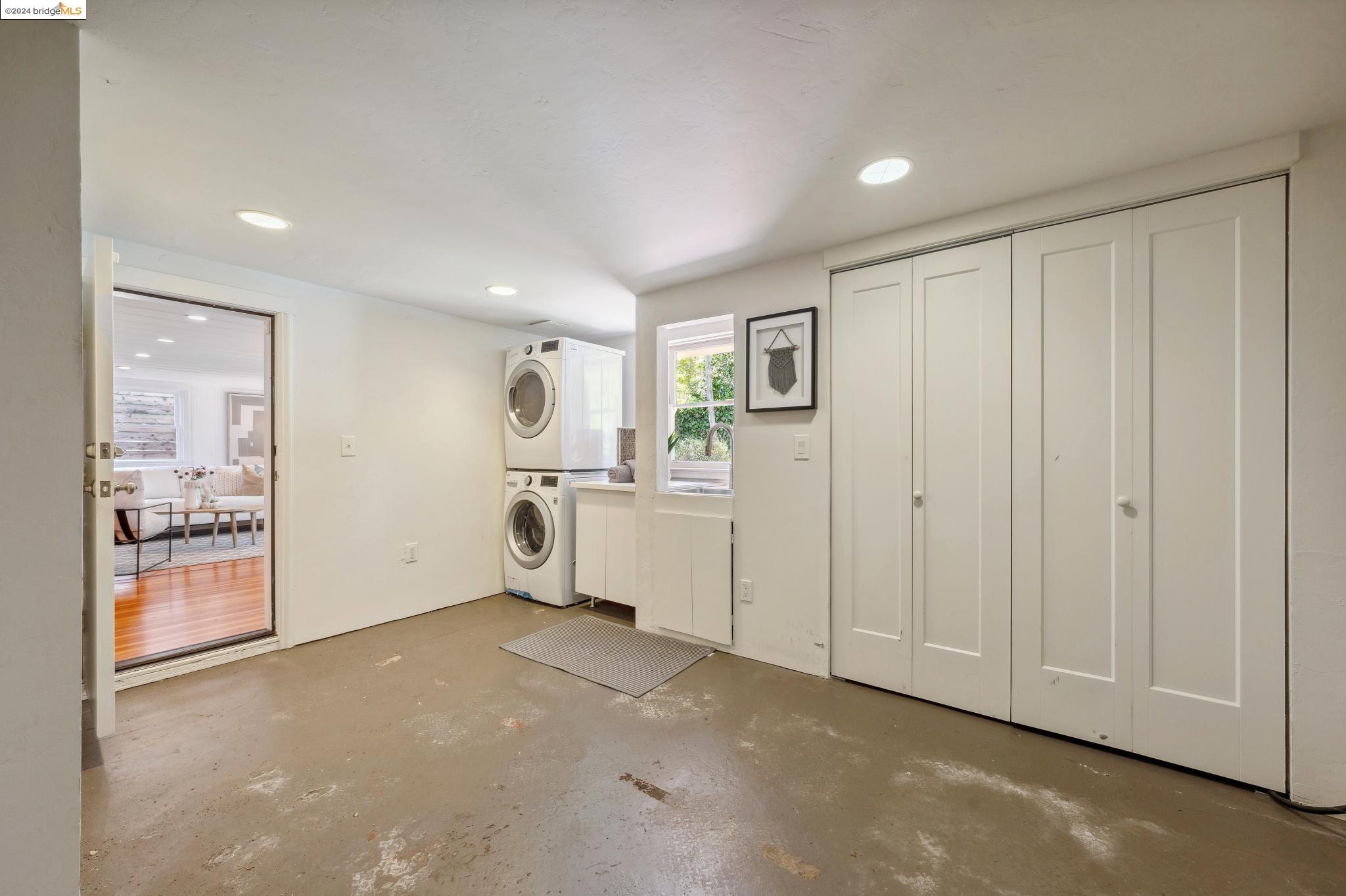 4047 Harding Way