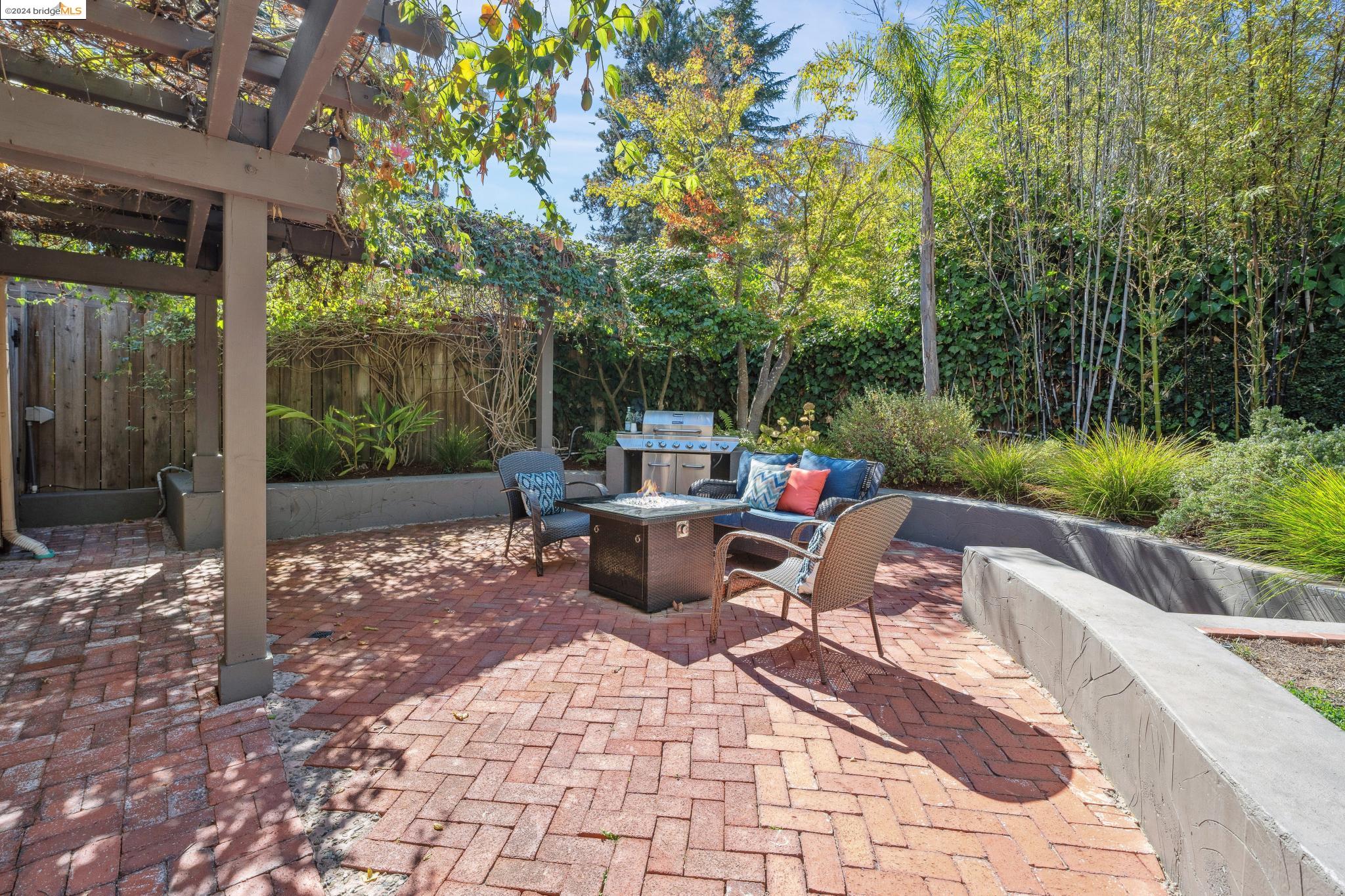 4047 Harding Way