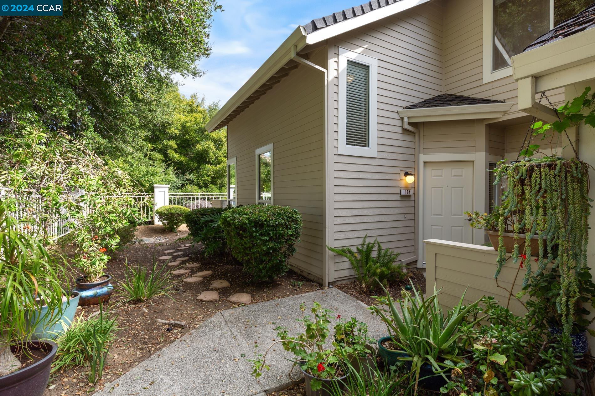164 Seaway Ct