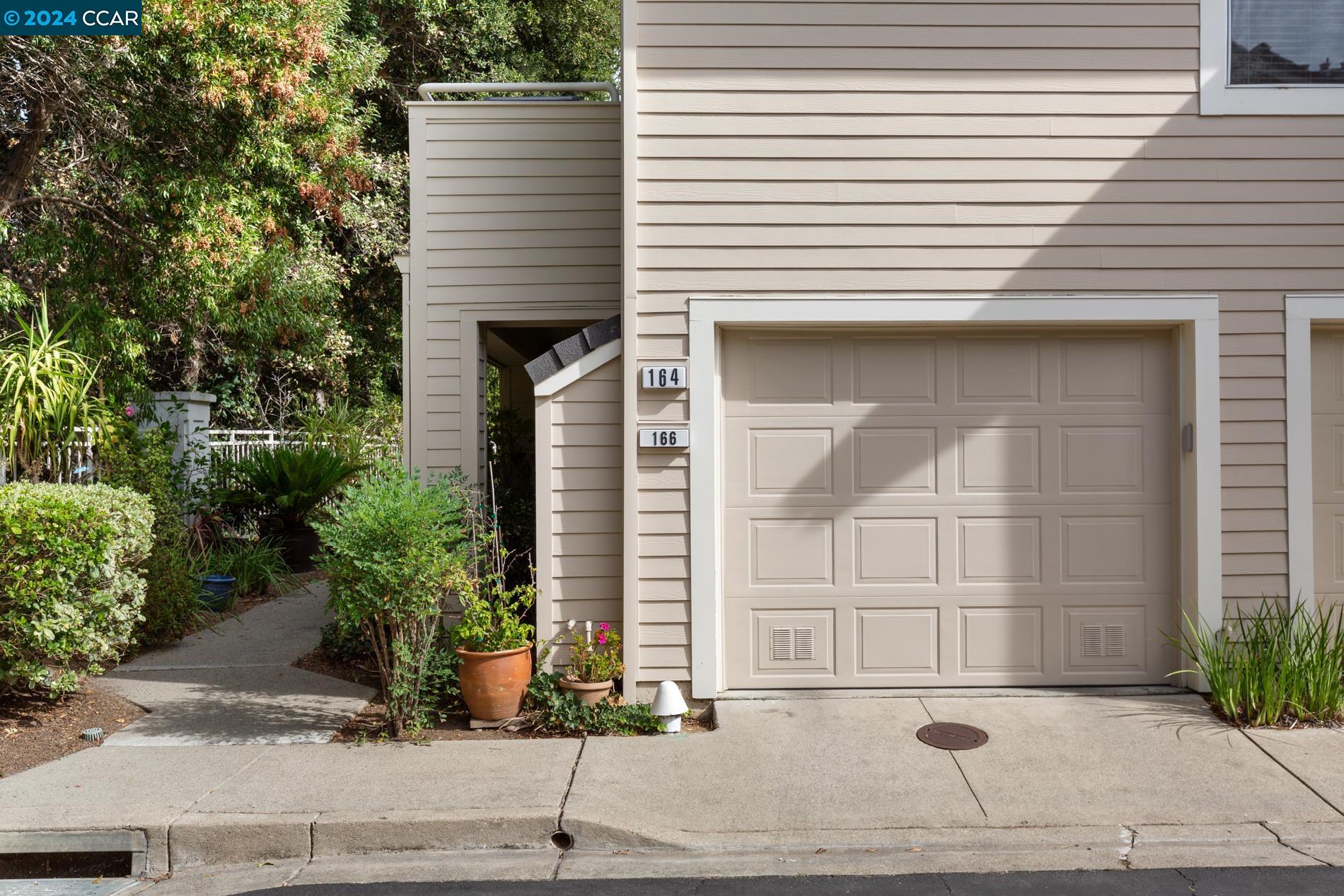 164 Seaway Ct