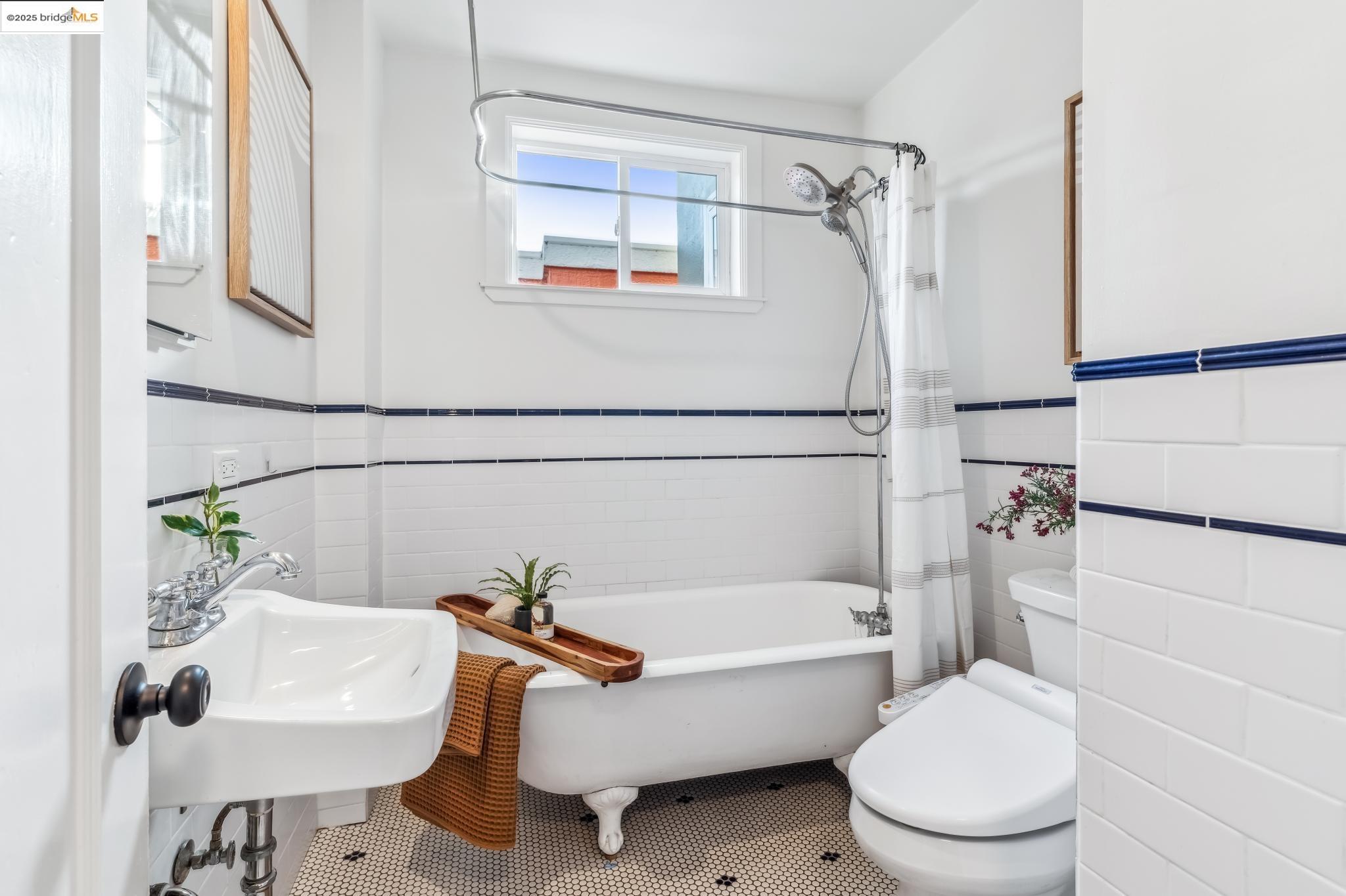 2745 Grande Vista Ave