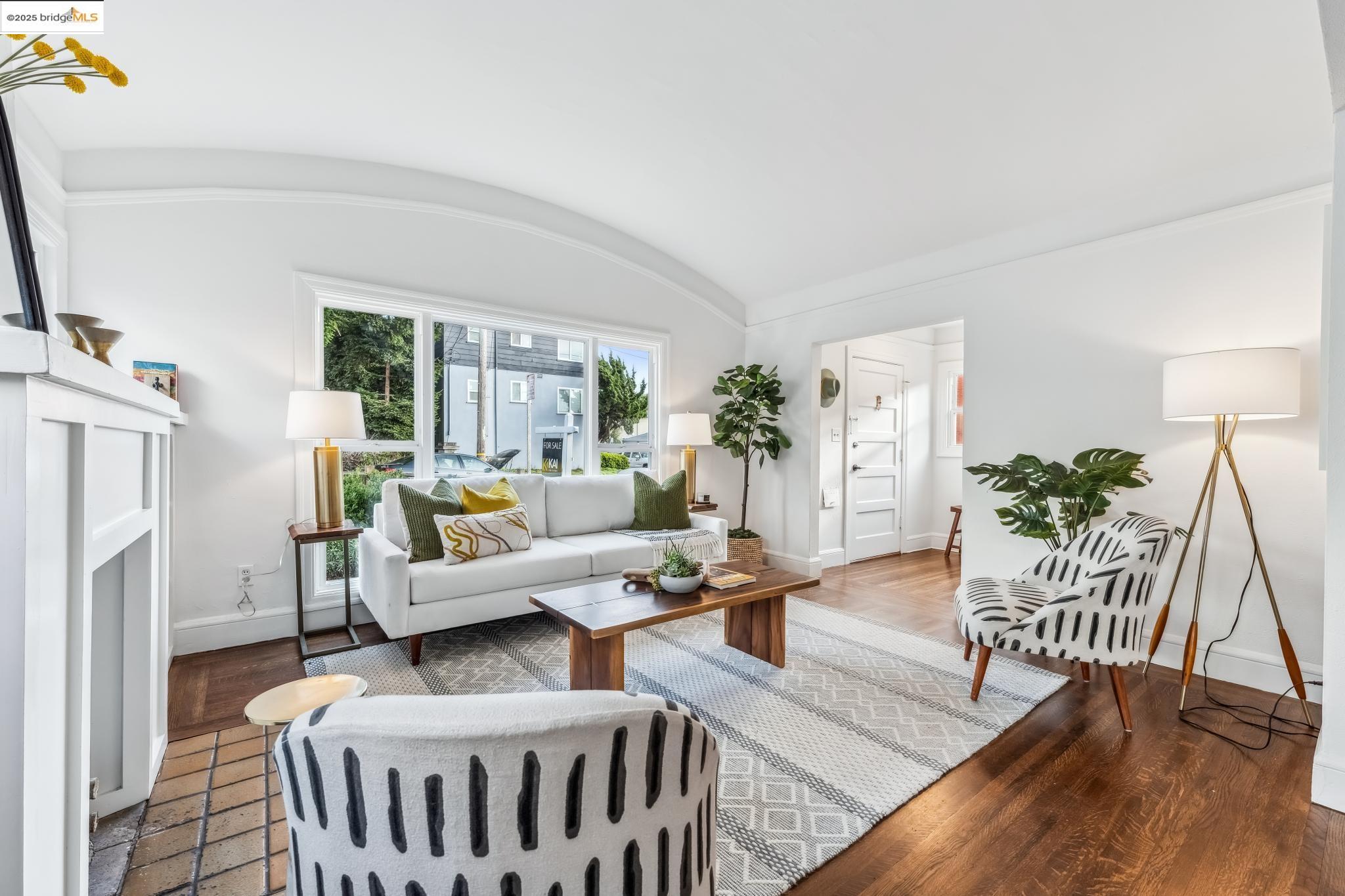 2745 Grande Vista Ave