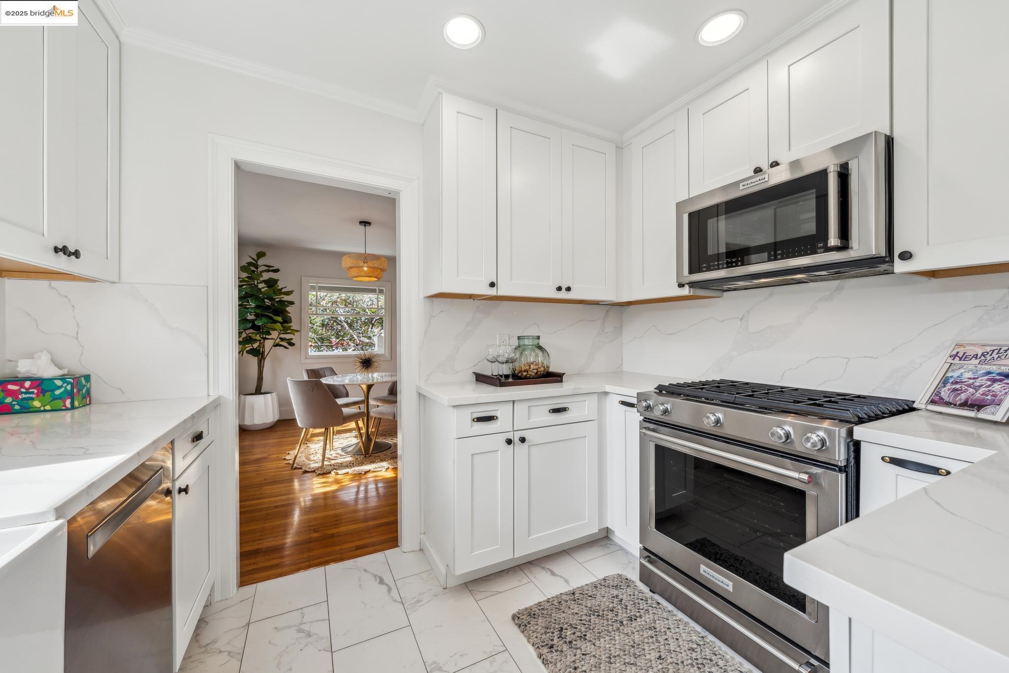 1040 Camelia St