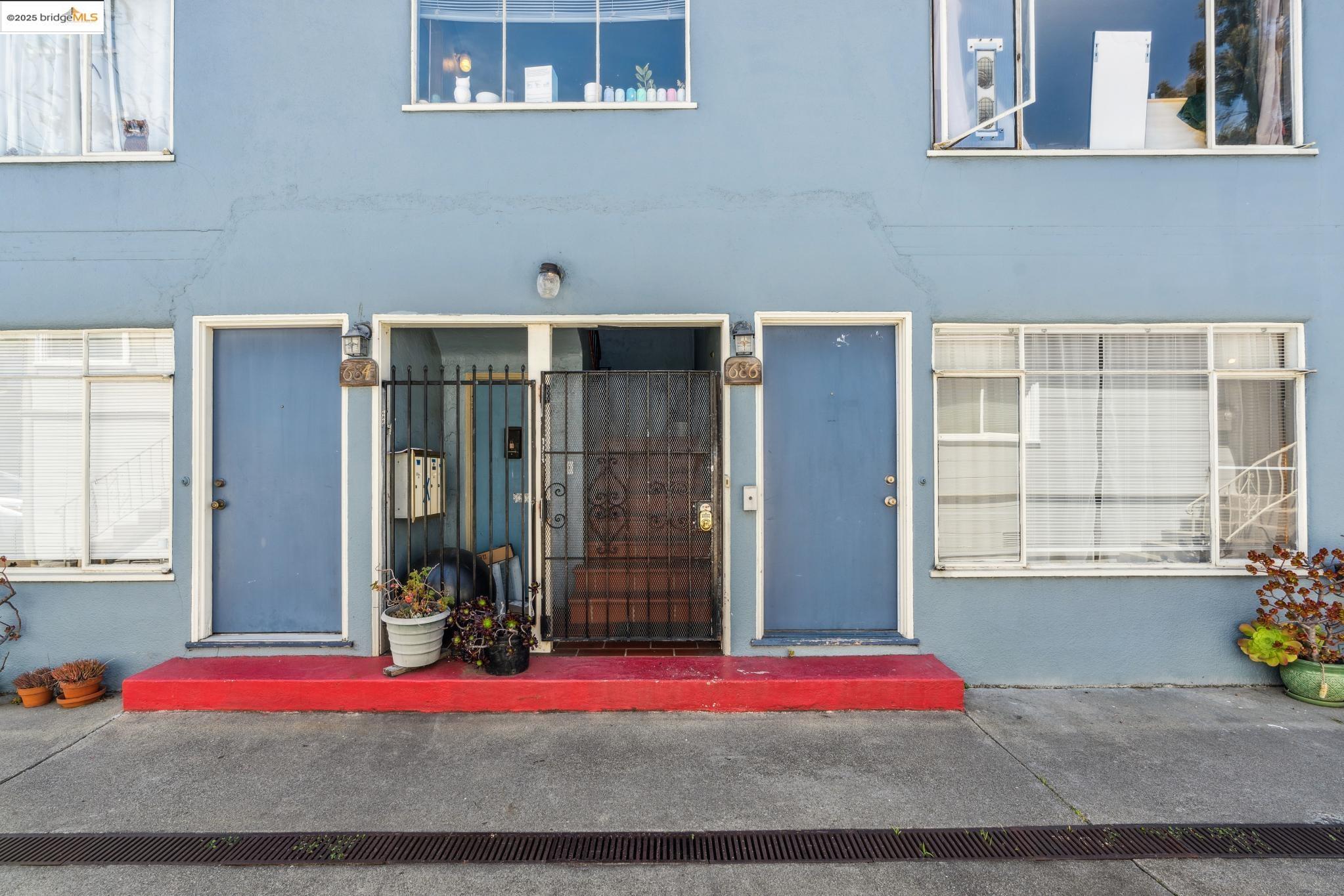 688 Alcatraz Ave