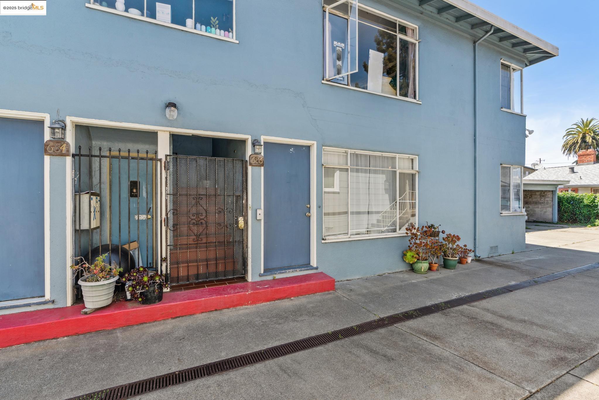688 Alcatraz Ave