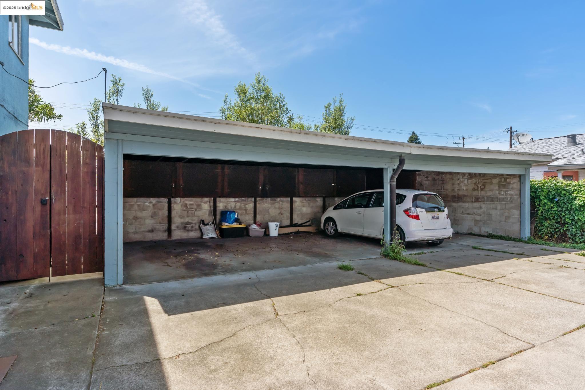 688 Alcatraz Ave