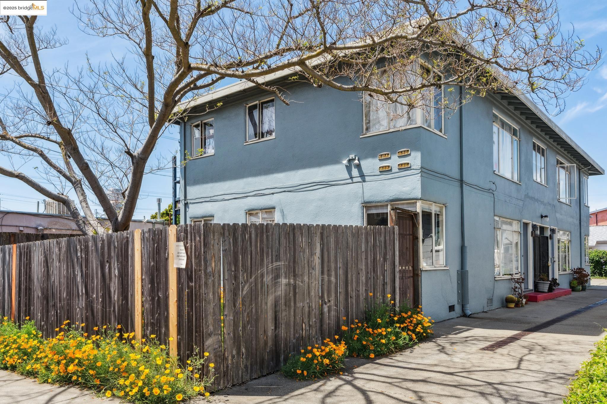 688 Alcatraz Ave