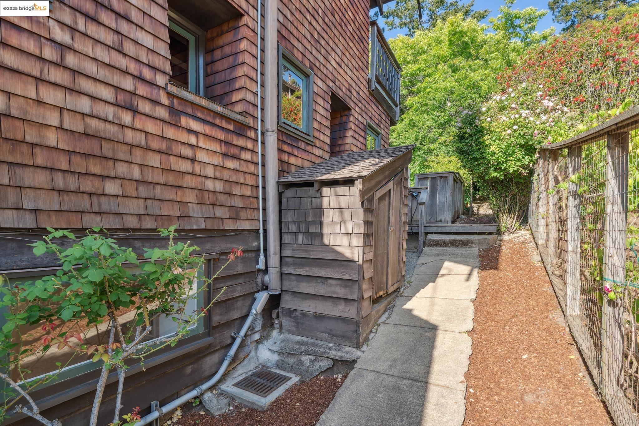 1309 Arch St