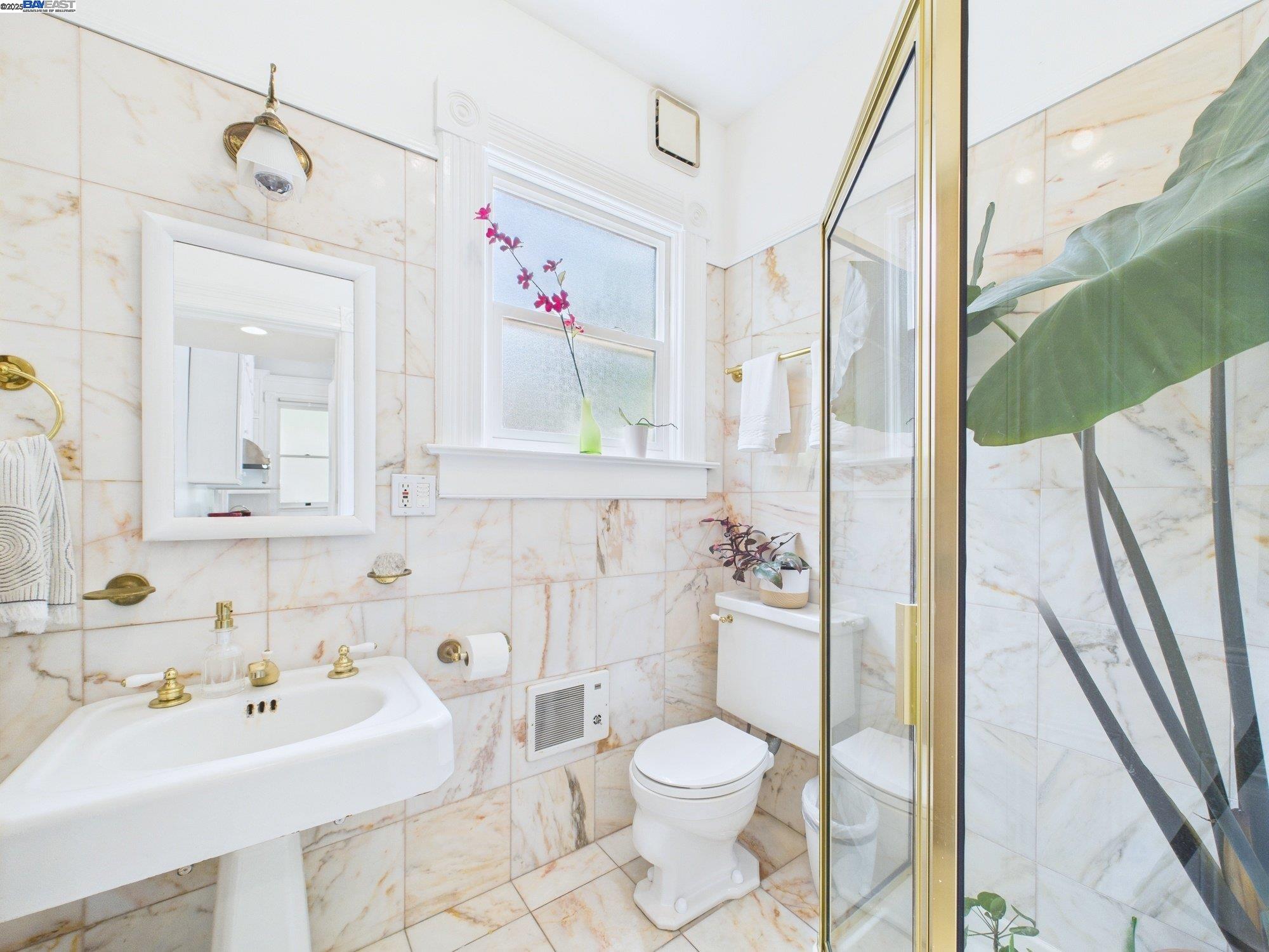 1709 Myrtle St, Oakland