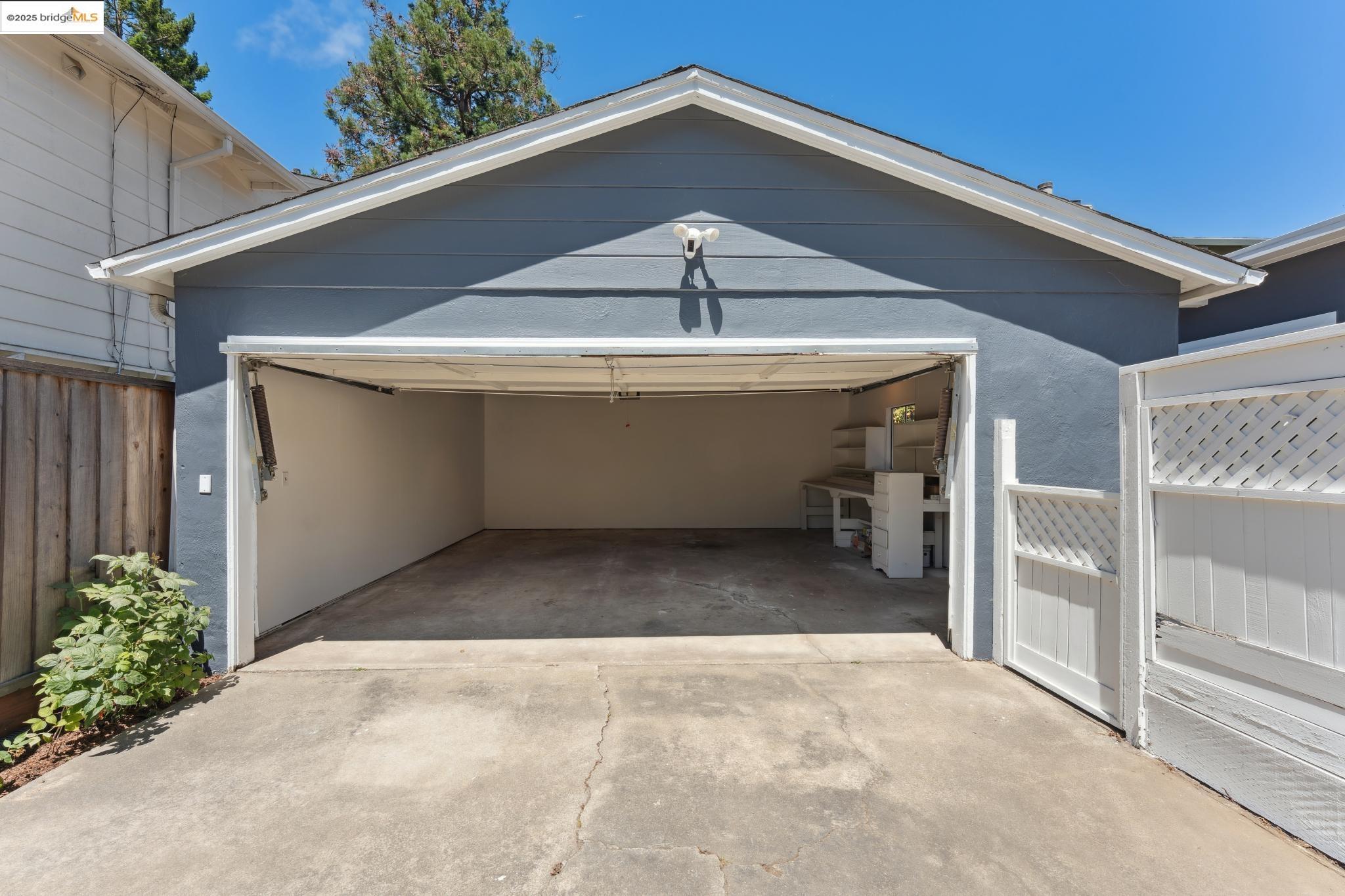 5325 Harbord Dr