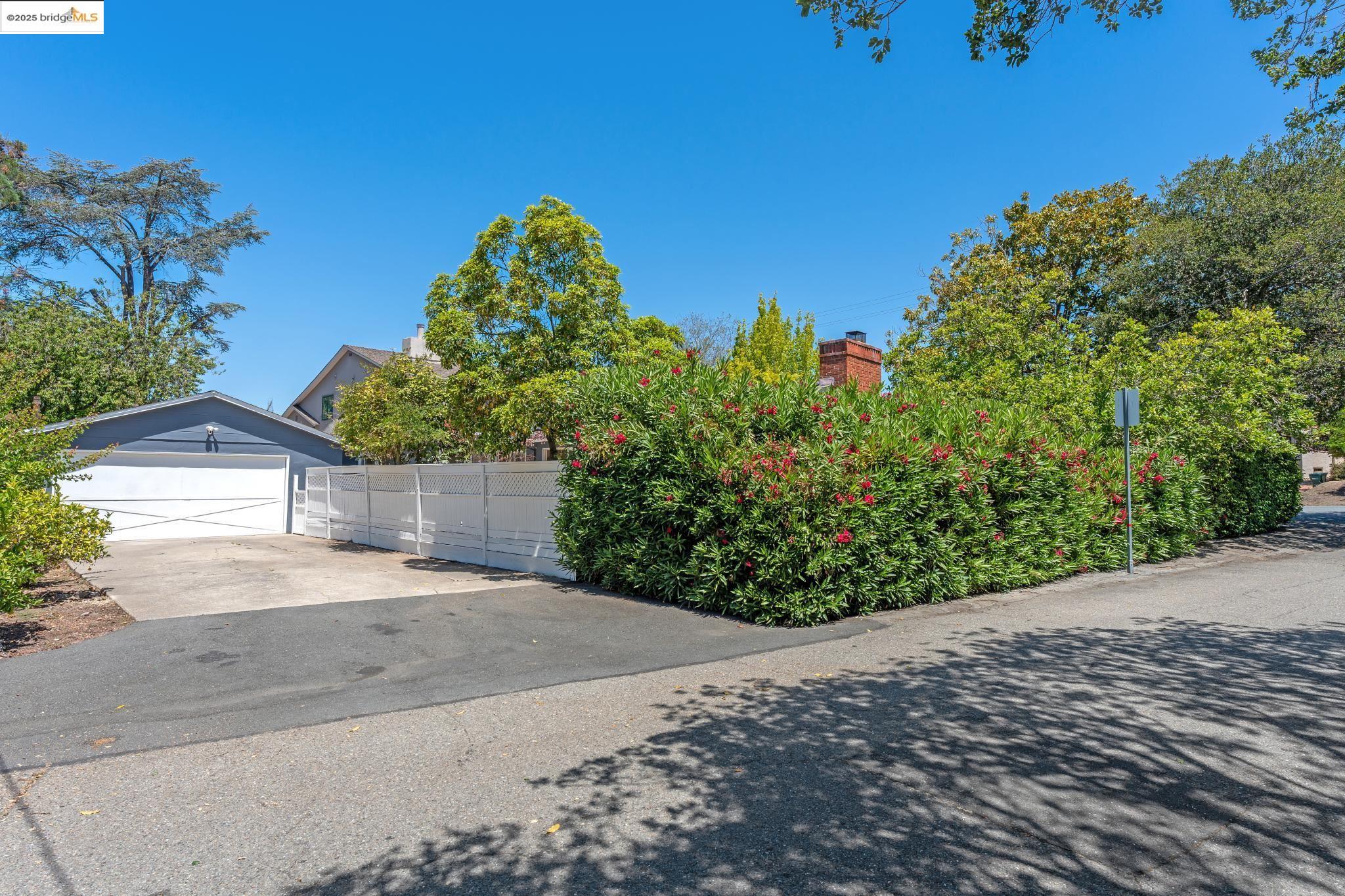 5325 Harbord Dr