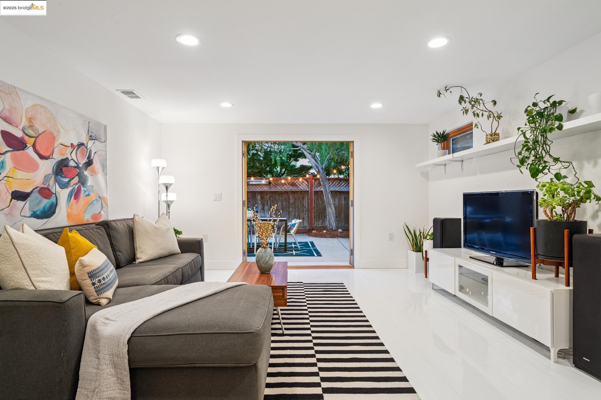 714 Evelyn Ave