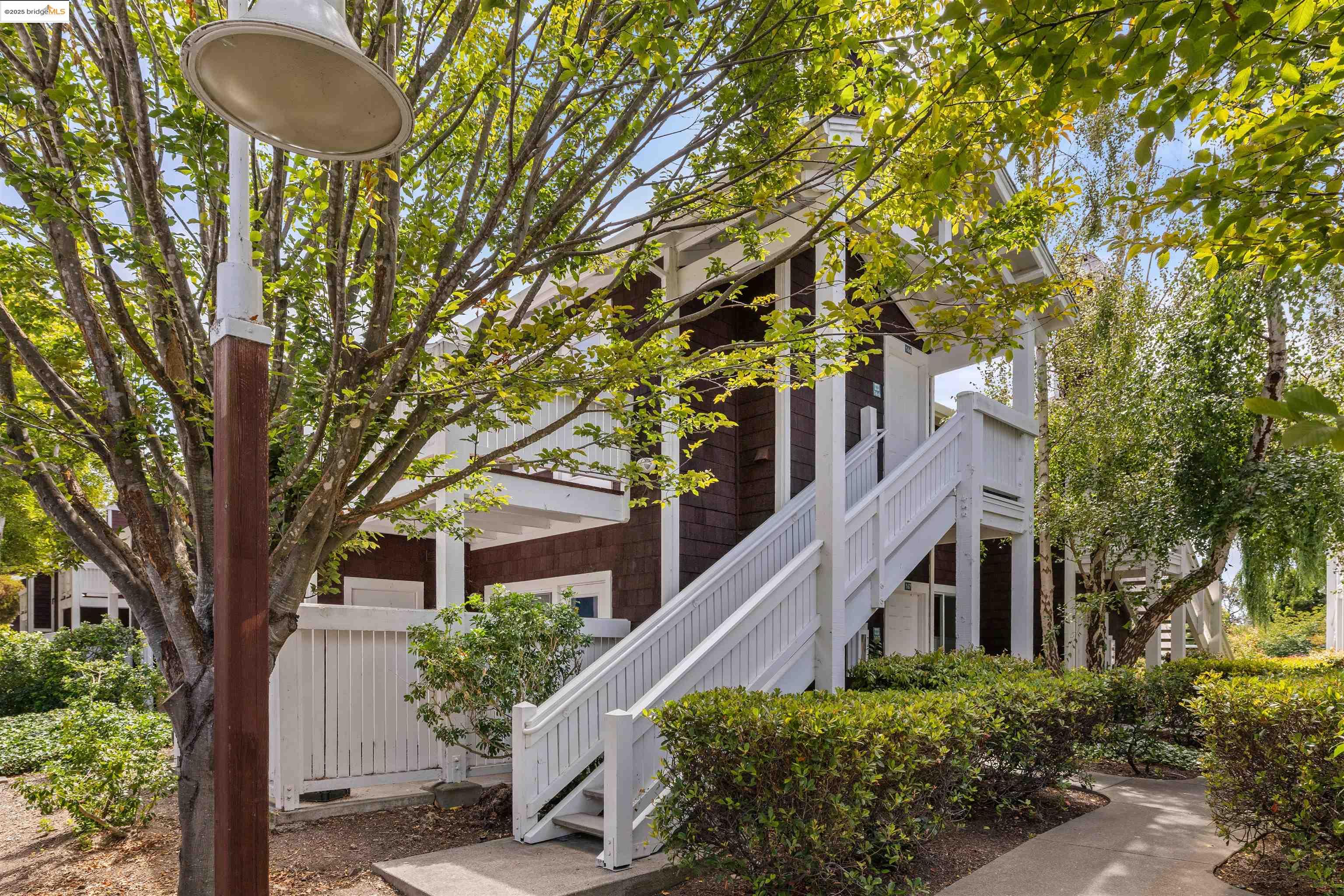 166 Bayside Ct