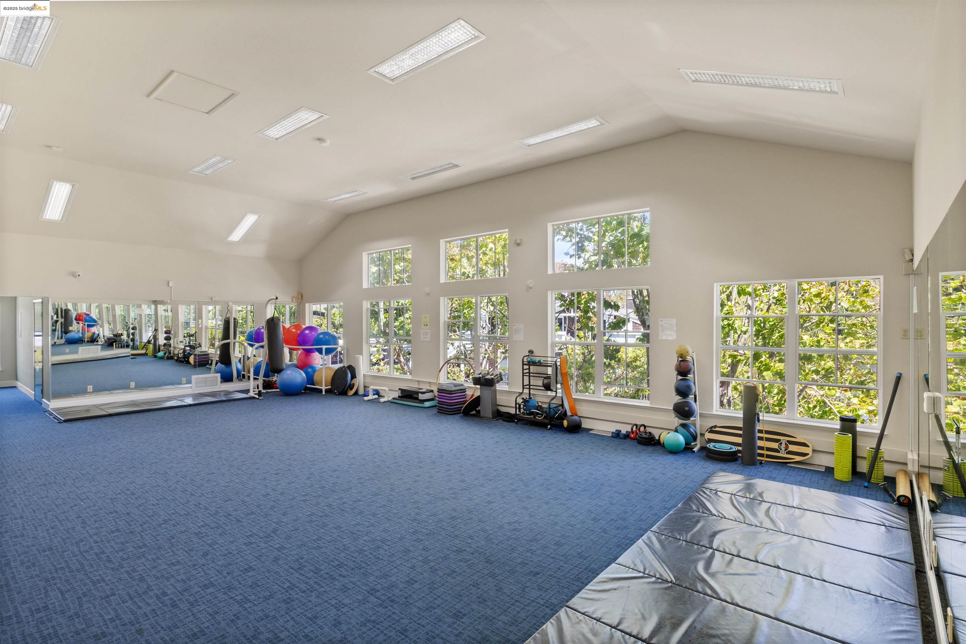 166 Bayside Ct