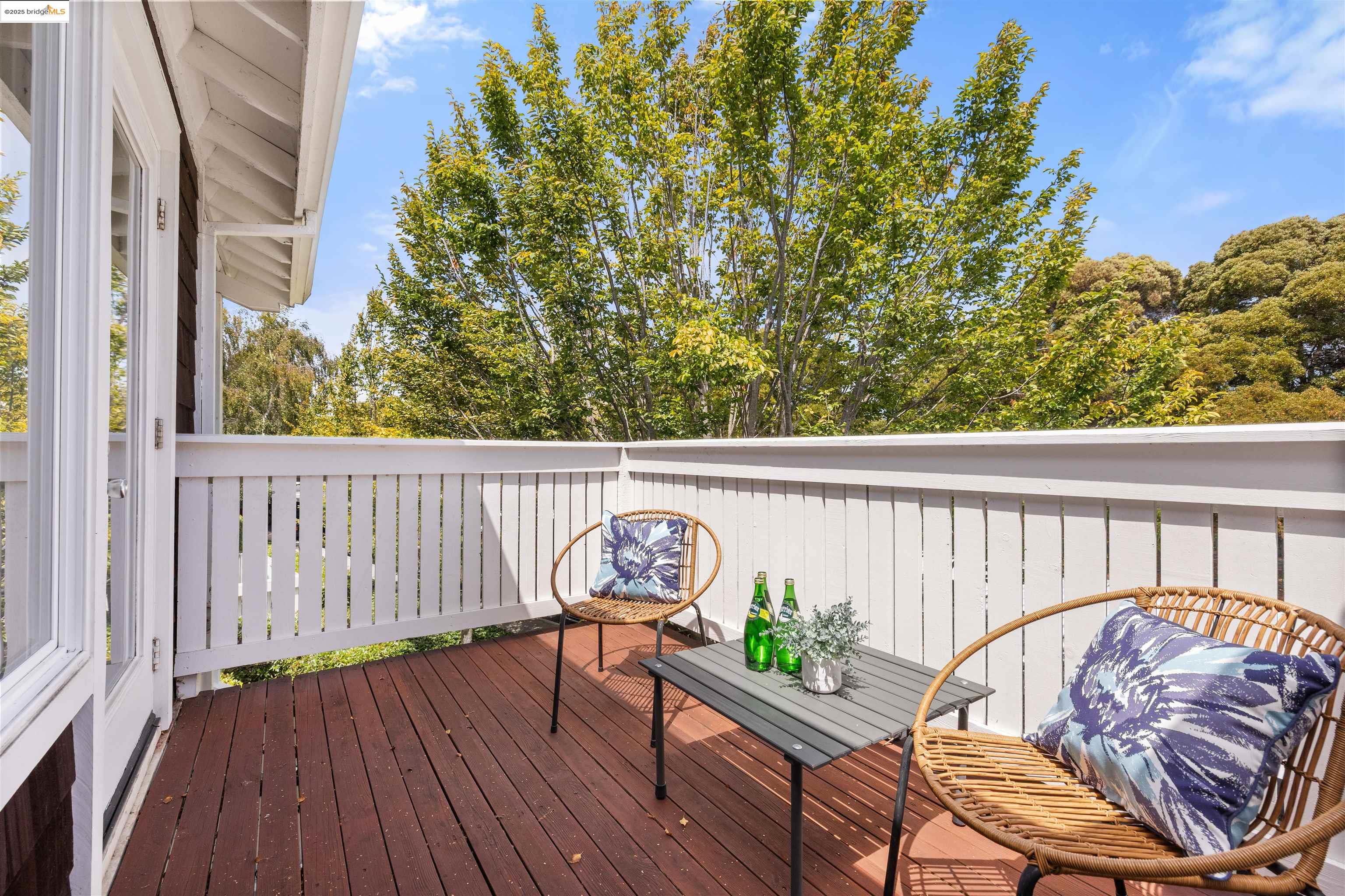 166 Bayside Ct